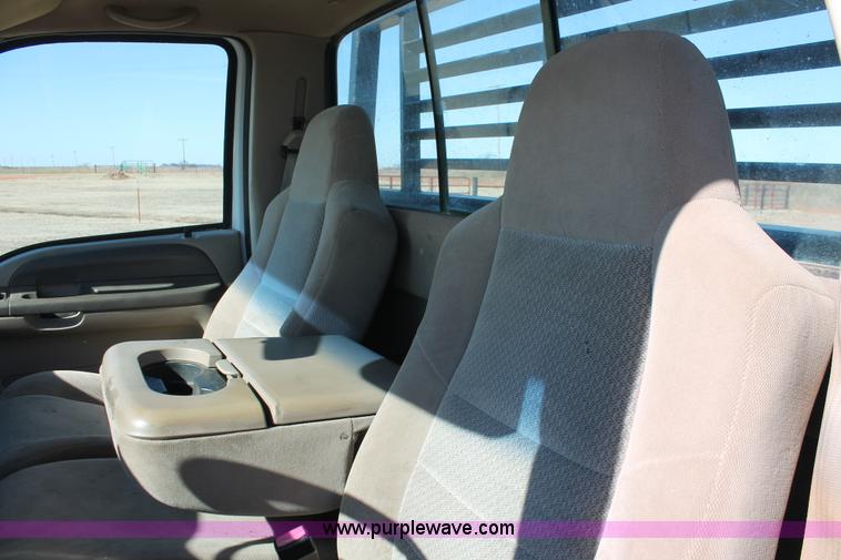 image for item L6786 2002 Ford F350 Super Duty XLT flatbed pickup truck