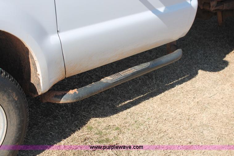 image for item L6786 2002 Ford F350 Super Duty XLT flatbed pickup truck