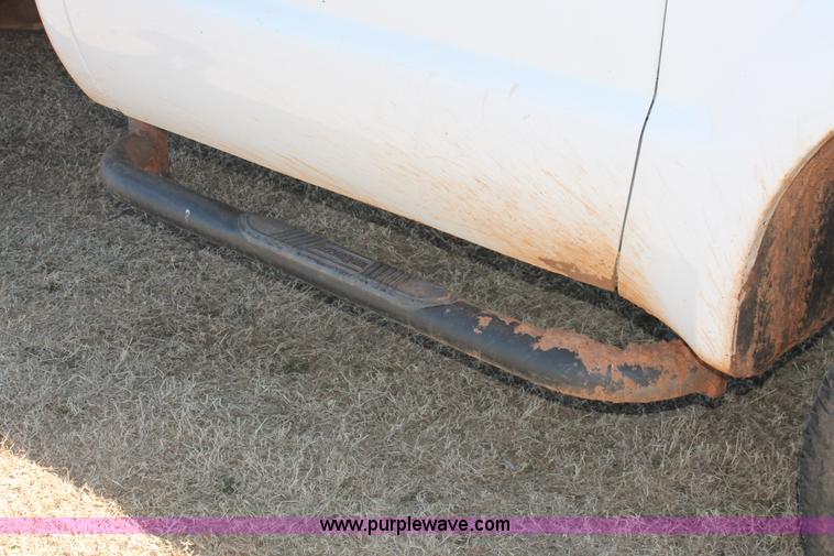 image for item L6786 2002 Ford F350 Super Duty XLT flatbed pickup truck