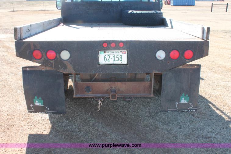 image for item L6786 2002 Ford F350 Super Duty XLT flatbed pickup truck