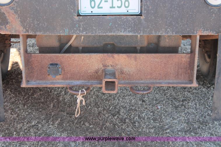 image for item L6786 2002 Ford F350 Super Duty XLT flatbed pickup truck