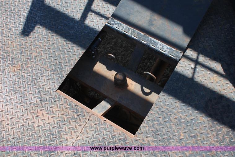 image for item L6786 2002 Ford F350 Super Duty XLT flatbed pickup truck