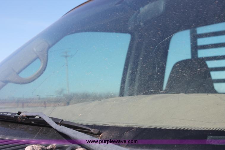 image for item L6786 2002 Ford F350 Super Duty XLT flatbed pickup truck