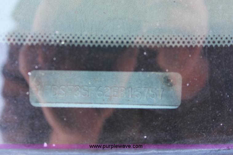 image for item L6786 2002 Ford F350 Super Duty XLT flatbed pickup truck