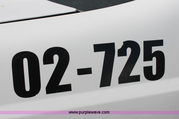 image for item L6786 2002 Ford F350 Super Duty XLT flatbed pickup truck