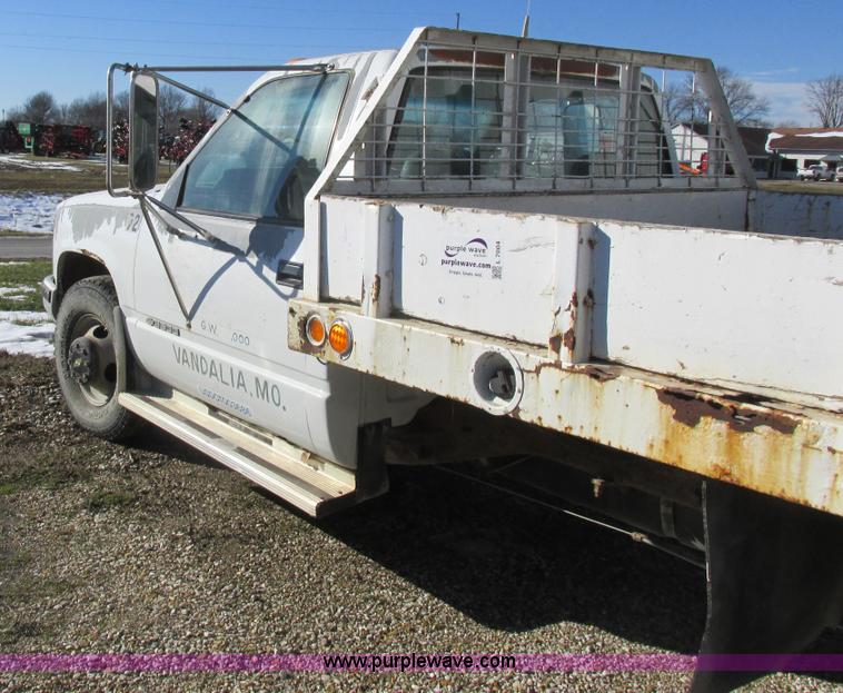 image for item L7004 1992 Chevrolet 3500 flatbed pickup truck