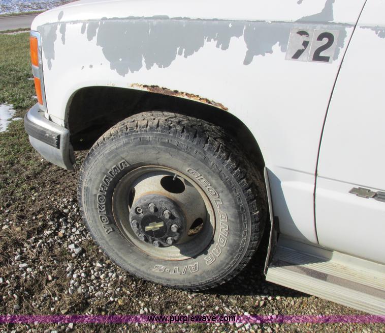 image for item L7004 1992 Chevrolet 3500 flatbed pickup truck