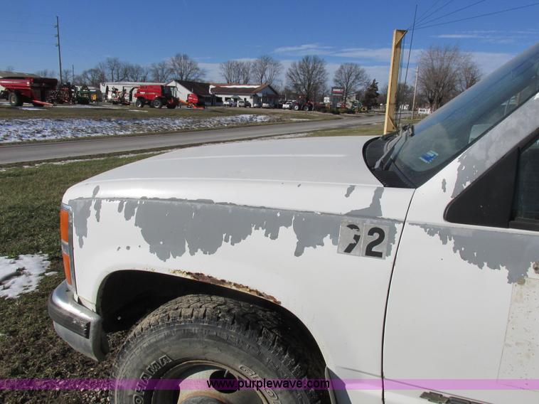 image for item L7004 1992 Chevrolet 3500 flatbed pickup truck