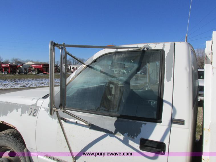 image for item L7004 1992 Chevrolet 3500 flatbed pickup truck