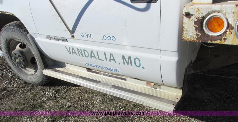 image for item L7004 1992 Chevrolet 3500 flatbed pickup truck