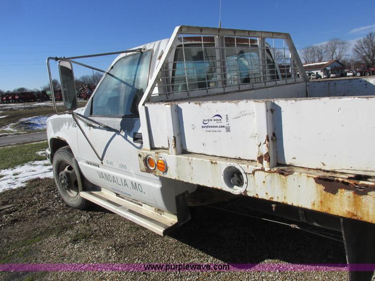 image for item L7004 1992 Chevrolet 3500 flatbed pickup truck