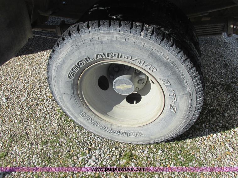 image for item L7004 1992 Chevrolet 3500 flatbed pickup truck