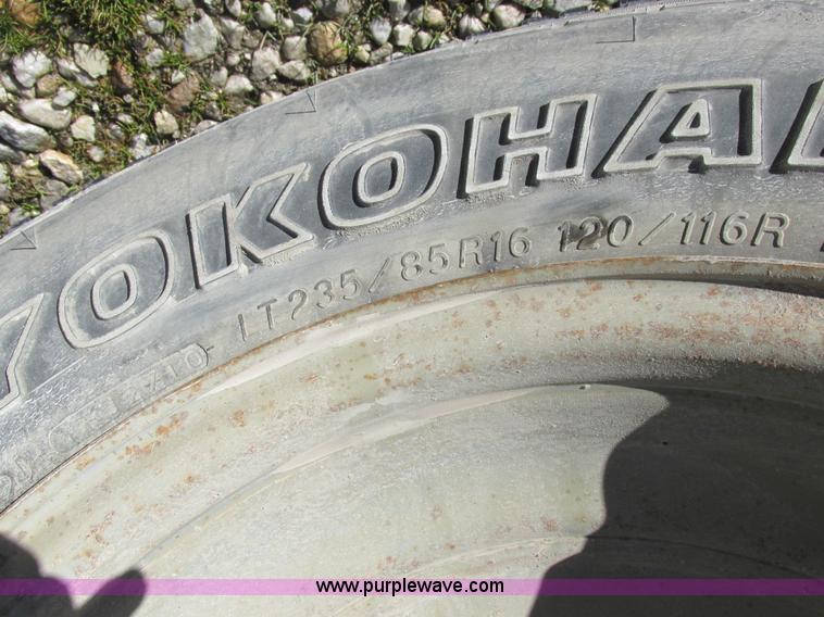 image for item L7004 1992 Chevrolet 3500 flatbed pickup truck