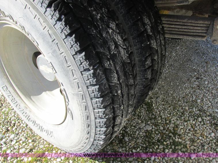 image for item L7004 1992 Chevrolet 3500 flatbed pickup truck