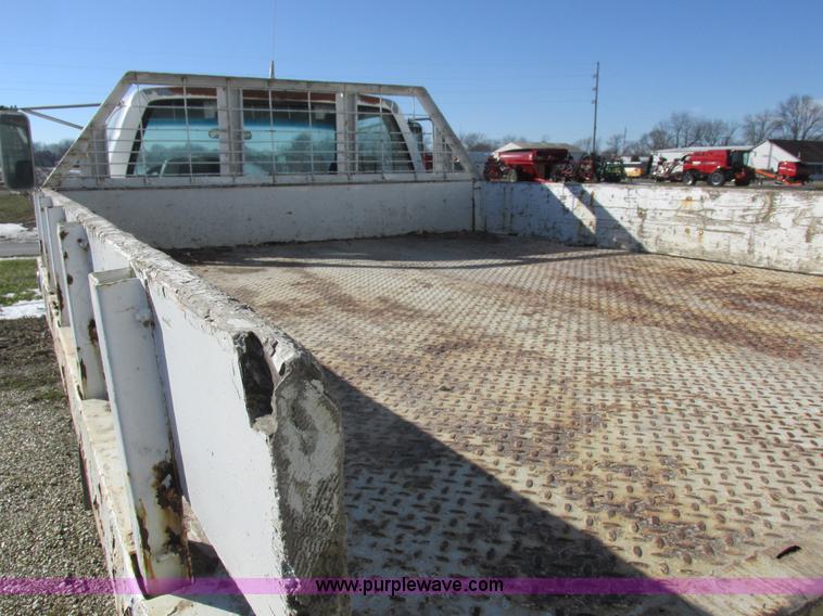 image for item L7004 1992 Chevrolet 3500 flatbed pickup truck