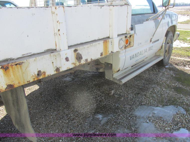 image for item L7004 1992 Chevrolet 3500 flatbed pickup truck