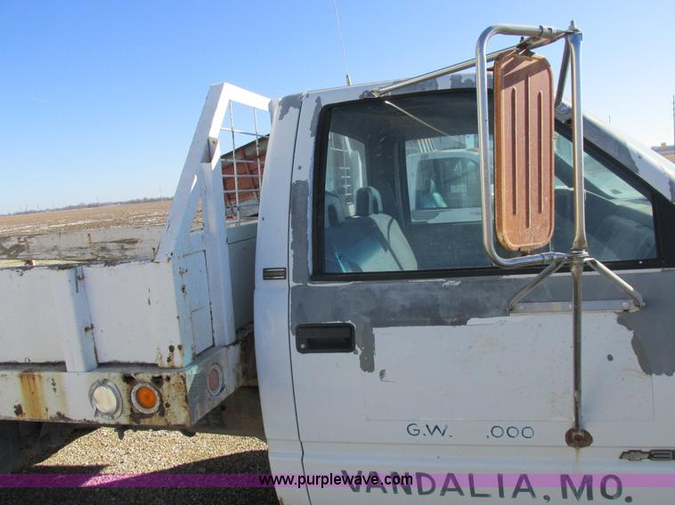 image for item L7004 1992 Chevrolet 3500 flatbed pickup truck