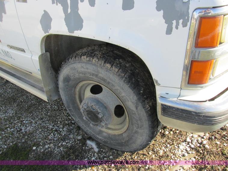 image for item L7004 1992 Chevrolet 3500 flatbed pickup truck