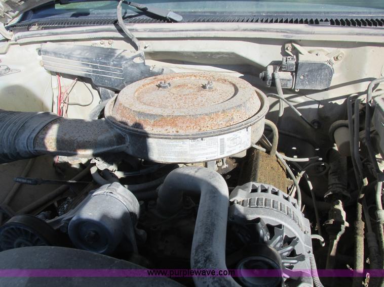 image for item L7004 1992 Chevrolet 3500 flatbed pickup truck