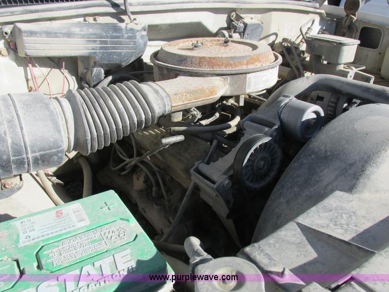 image for item L7004 1992 Chevrolet 3500 flatbed pickup truck