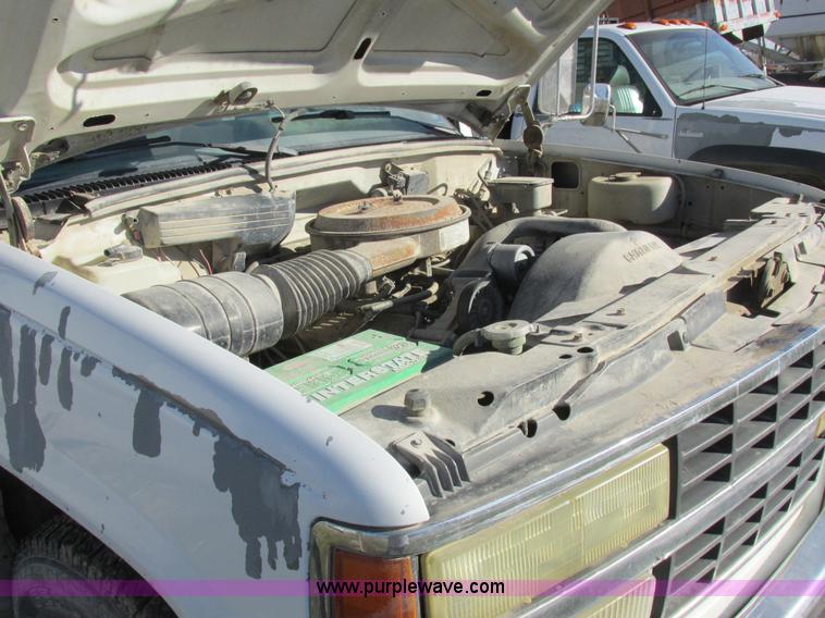 image for item L7004 1992 Chevrolet 3500 flatbed pickup truck