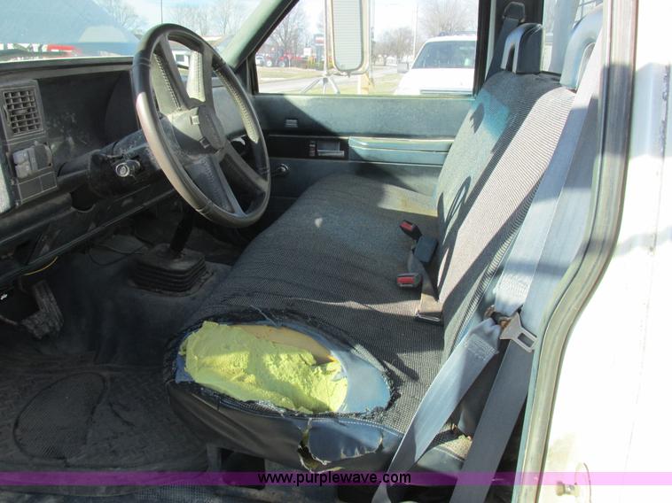 image for item L7004 1992 Chevrolet 3500 flatbed pickup truck