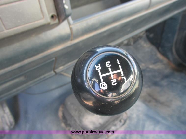 image for item L7004 1992 Chevrolet 3500 flatbed pickup truck