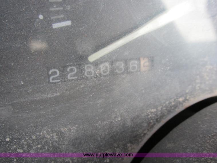 image for item L7004 1992 Chevrolet 3500 flatbed pickup truck