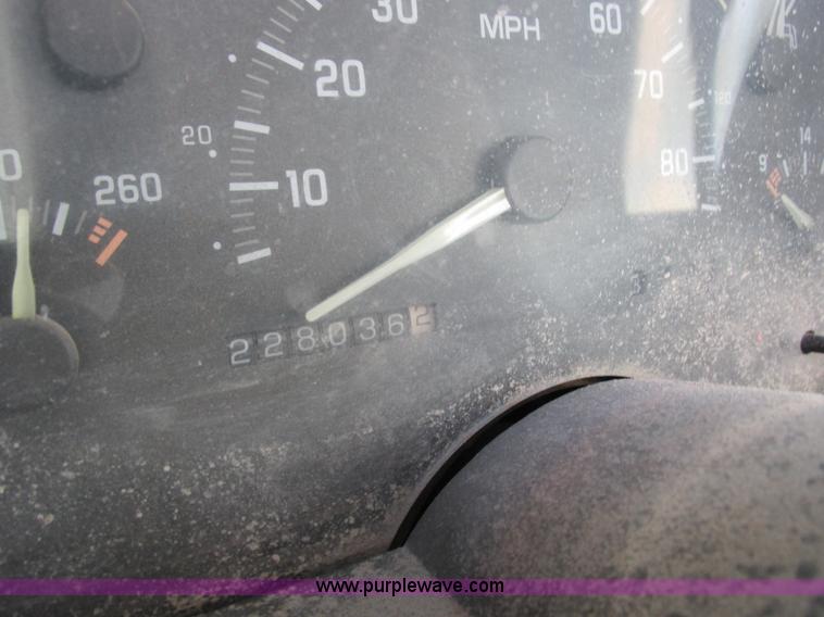 image for item L7004 1992 Chevrolet 3500 flatbed pickup truck