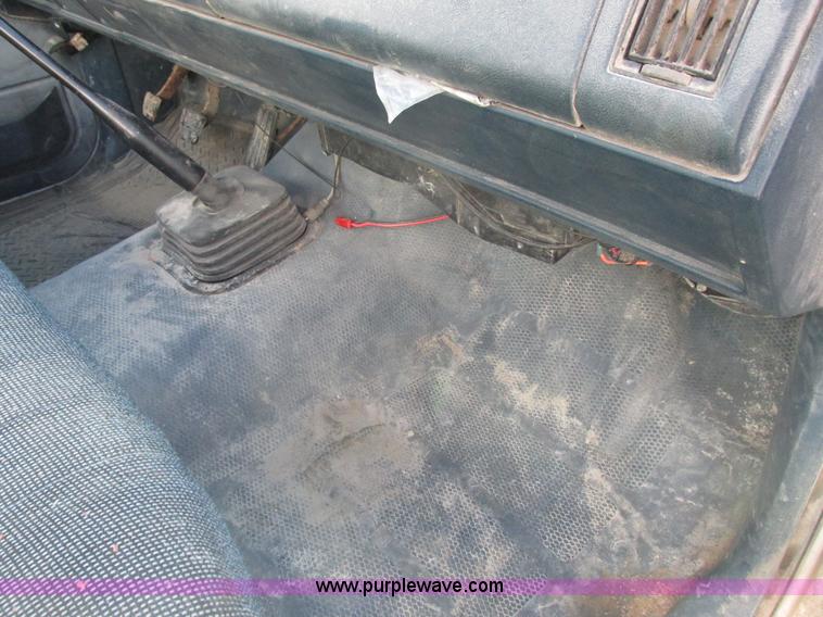 image for item L7004 1992 Chevrolet 3500 flatbed pickup truck