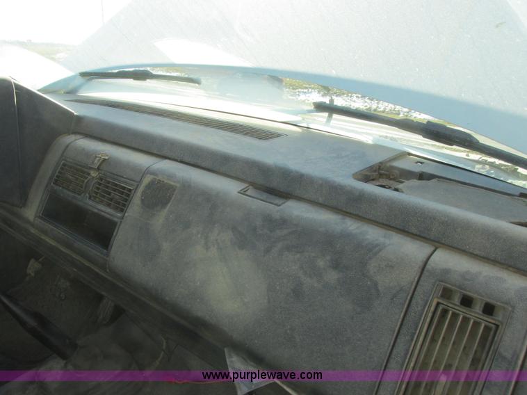 image for item L7004 1992 Chevrolet 3500 flatbed pickup truck