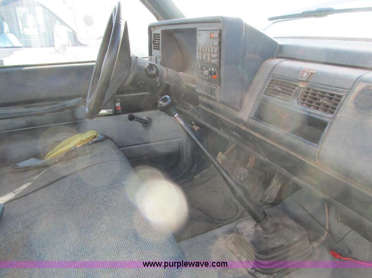 image for item L7004 1992 Chevrolet 3500 flatbed pickup truck