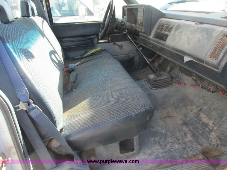 image for item L7004 1992 Chevrolet 3500 flatbed pickup truck