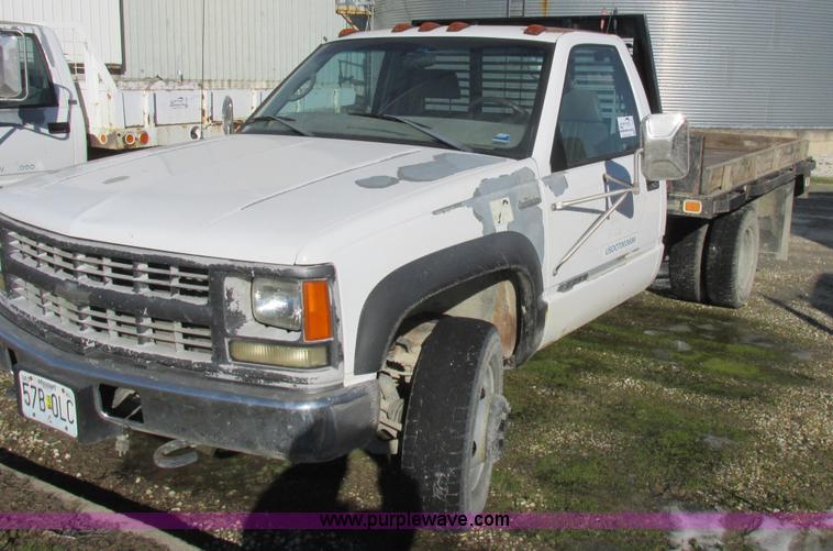 image for item L7005 1998 Chevrolet 3500 flatbed pickup truck
