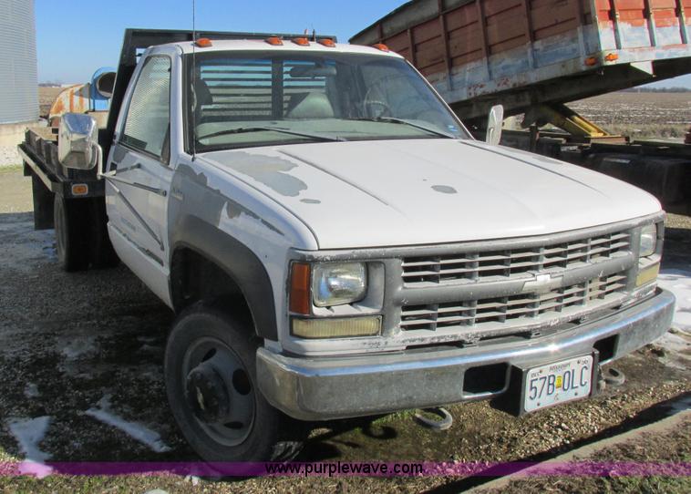 image for item L7005 1998 Chevrolet 3500 flatbed pickup truck