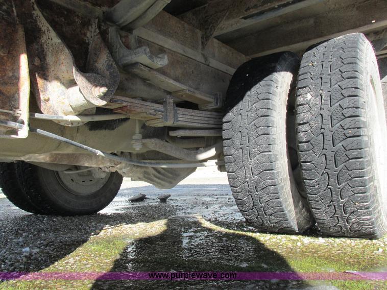 image for item L7005 1998 Chevrolet 3500 flatbed pickup truck