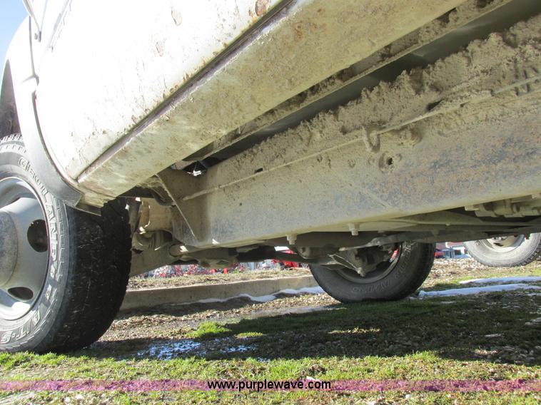 image for item L7005 1998 Chevrolet 3500 flatbed pickup truck