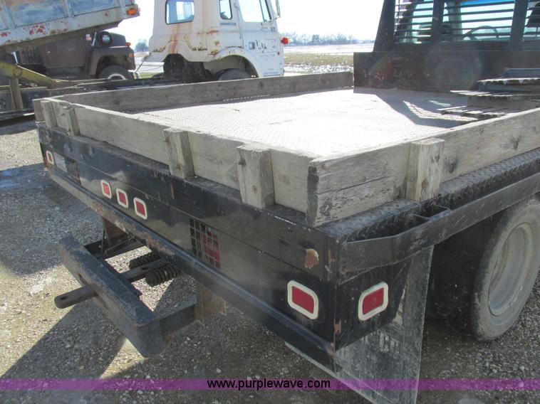 image for item L7005 1998 Chevrolet 3500 flatbed pickup truck