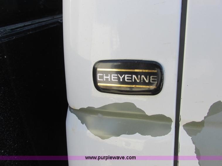 image for item L7005 1998 Chevrolet 3500 flatbed pickup truck