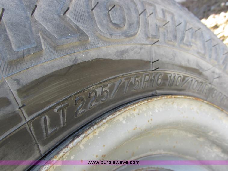 image for item L7005 1998 Chevrolet 3500 flatbed pickup truck