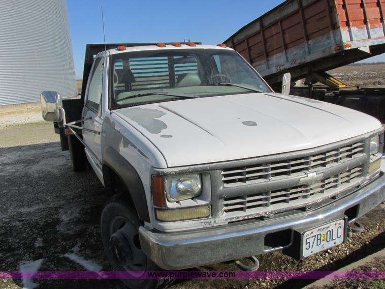 image for item L7005 1998 Chevrolet 3500 flatbed pickup truck