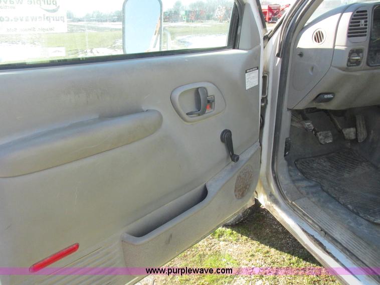 image for item L7005 1998 Chevrolet 3500 flatbed pickup truck