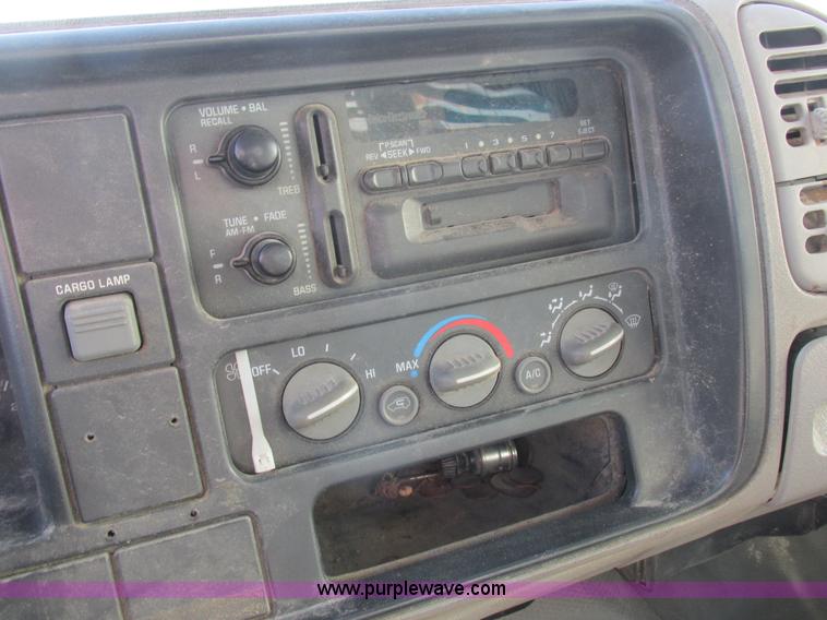 image for item L7005 1998 Chevrolet 3500 flatbed pickup truck