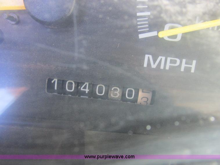 image for item L7005 1998 Chevrolet 3500 flatbed pickup truck