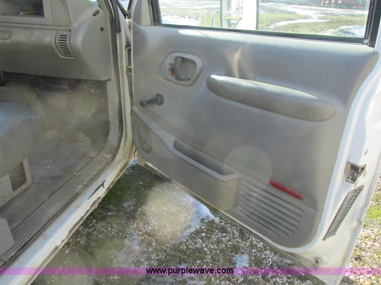 image for item L7005 1998 Chevrolet 3500 flatbed pickup truck