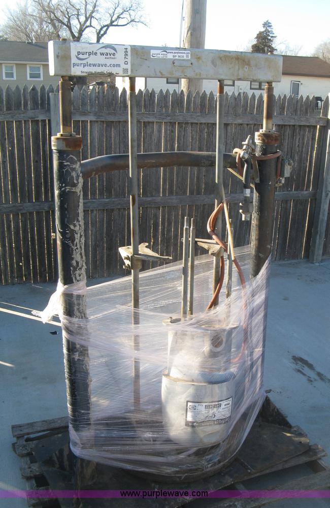 image for item BP9635 Graco sealant barrel pump applicator