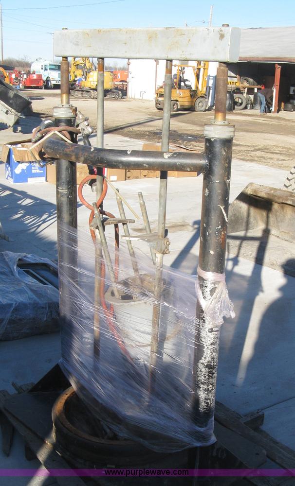 image for item BP9635 Graco sealant barrel pump applicator