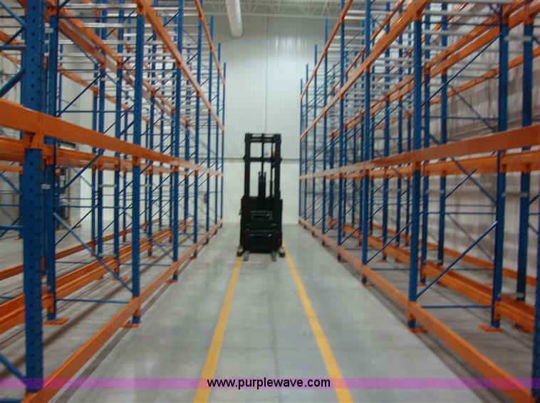 image for item E1950 Industrial pallet racking