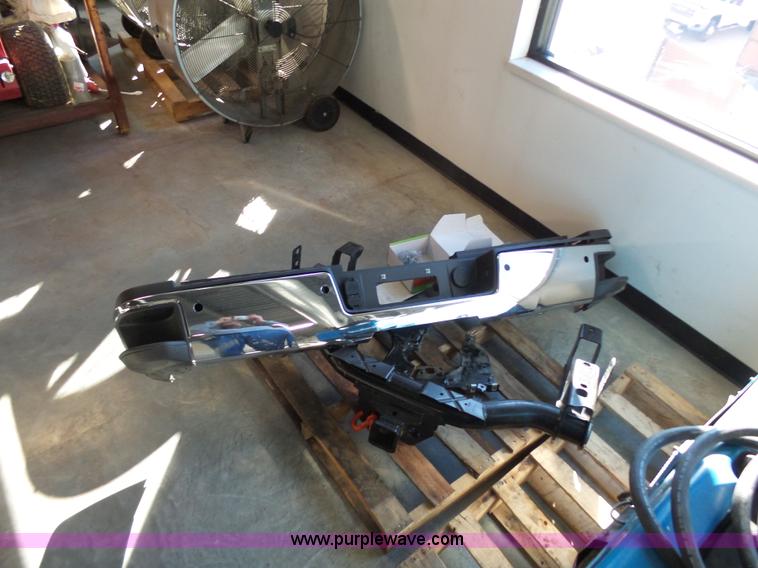 image for item F1132 2015 Chevrolet/GMC rear bumper, hitch, and brackets