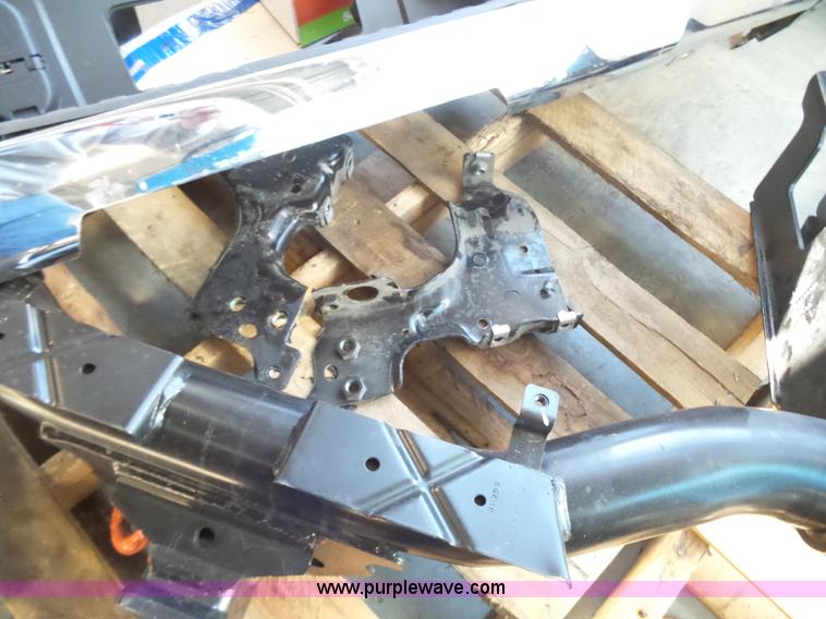 image for item F1132 2015 Chevrolet/GMC rear bumper, hitch, and brackets